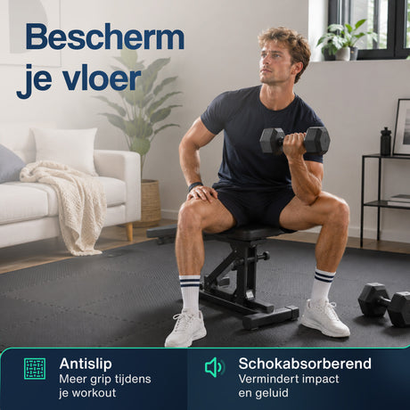 Zwarte fitnessmat met puzzelranden en antislip oppervlak voor thuisworkout.